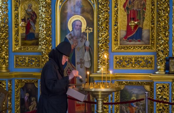 Sutra slavimo Sveta Tri Jerarha: Svaka složna porodica tog dana treba da izbegava ovih 5 stvari Sutra slavimo Sveta Tri Jerarha: Svaka složna porodica tog dana treba da izbegava ovih 5 stvari