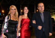 Svi pričaju o sinu i ženi Ivice Dačića, ali da li znate ko mu je ćerka: Upisala jedan od najtežih fakulteta, a san joj je da krene očevim stopama Svi pričaju o sinu i ženi Ivice Dačića, ali da li znate ko mu je ćerka: Upisala jedan od najtežih fakulteta, a san joj je da krene očevim stopama