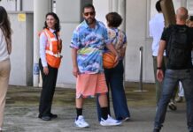 Svi pričaju o tome kako je prodavačica luksuzne radnje ponizila ćerku slavnog glumca: A njegova reakcija je neprocenjiva Svi pričaju o tome kako je prodavačica luksuzne radnje ponizila ćerku slavnog glumca: A njegova reakcija je neprocenjiva