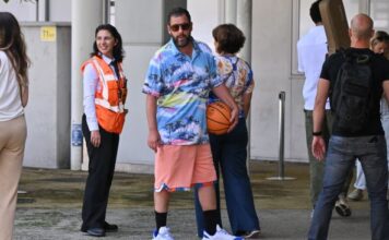 Svi pričaju o tome kako je prodavačica luksuzne radnje ponizila ćerku slavnog glumca: A njegova reakcija je neprocenjiva Svi pričaju o tome kako je prodavačica luksuzne radnje ponizila ćerku slavnog glumca: A njegova reakcija je neprocenjiva