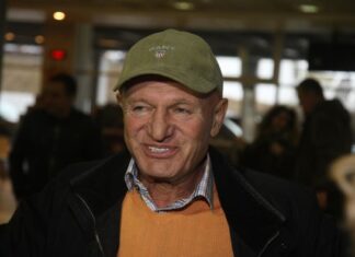 Telo su dopremili avionom, a Goca je ovu pesmu pustila na sahrani: Evo po kojim običajima je sahranjen Šaban Šaulić Telo su dopremili avionom, a Goca je ovu pesmu pustila na sahrani: Evo po kojim običajima je sahranjen Šaban Šaulić