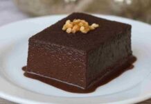 TURSKI MOKRI KOLAČ NATOPLJEN ČOKOLADOM TURSKI MOKRI KOLAČ NATOPLJEN ČOKOLADOM