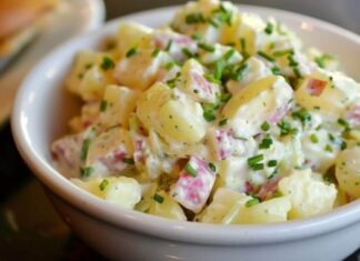 Za ovu krompir salatu svi traže recept: Pravi se potpuno drugačije, a ukus obara s nogu Za ovu krompir salatu svi traže recept: Pravi se potpuno drugačije, a ukus obara s nogu