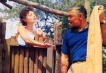 Zvali su ga “majmunom sa velikim ušima”, a osvajao samo najlepše žene: Sudbina je ovom čoveku bila naklonjena kao nikome Zvali su ga "majmunom sa velikim ušima", a osvajao samo najlepše žene: Sudbina je ovom čoveku bila naklonjena kao nikome