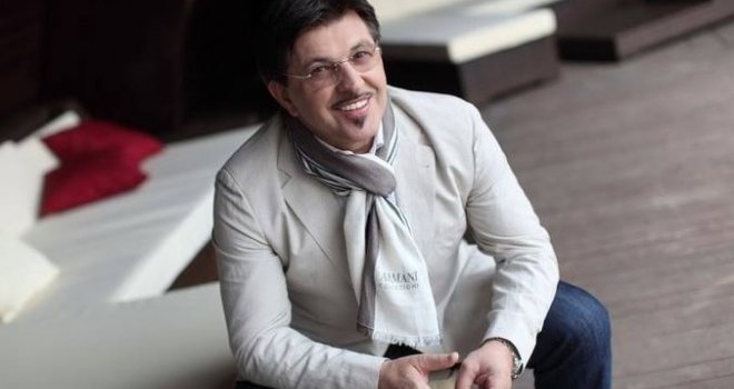 Zvali su ga seljakom, danas živi u vili od mramora i zlata: ‘Niko mi neće lijepiti novac na čelo’ Zvali su ga seljakom, danas živi u vili od mramora i zlata: ‘Niko mi neće lijepiti novac na čelo’