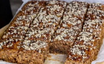 3 jabuke i gotovo – sočan posni kolač bez mleka i jaja 3 jabuke i gotovo – sočan posni kolač bez mleka i jaja