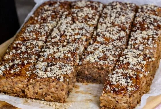 3 jabuke i gotovo – sočan posni kolač bez mleka i jaja 3 jabuke i gotovo – sočan posni kolač bez mleka i jaja