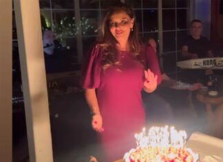 Aca Lukas napravio lom na 50. rođendanu bivše supruge: Na uho joj pjevao ‘zaljubljen u tebe’ Aca Lukas napravio lom na 50. rođendanu bivše supruge: Na uho joj pjevao ‘zaljubljen u tebe’