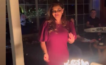 Aca Lukas napravio lom na 50. rođendanu bivše supruge: Na uho joj pjevao ‘zaljubljen u tebe’ Aca Lukas napravio lom na 50. rođendanu bivše supruge: Na uho joj pjevao ‘zaljubljen u tebe’