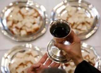 “Ako uradite ovo posle pričešća, uzalud vam sav trud, vaša duša isprazniće se odmah”: Otac Dimitrije upozorio na grešku koju većina vernika pravi "Ako uradite ovo posle pričešća, uzalud vam sav trud, vaša duša isprazniće se odmah": Otac Dimitrije upozorio na grešku koju većina vernika pravi