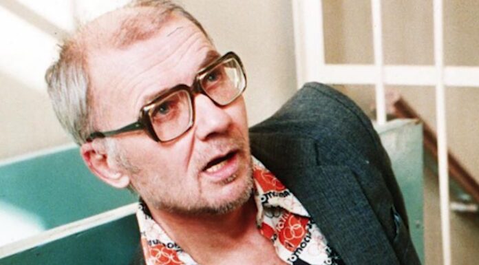 Andrej je bio toliko opasan čovek da su ga na suđenje doveli u čeličnom kavezu: Ovaj čovek radio je najjezivije stvari u istoriji Andrej je bio toliko opasan čovek da su ga na suđenje doveli u čeličnom kavezu: Ovaj čovek radio je najjezivije stvari u istoriji