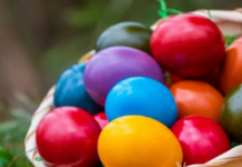 Baka nije znala za kupovne farbe, a jaja su joj bila najljepša: Koristila je ono što svako ima u kući Baka nije znala za kupovne farbe, a jaja su joj bila najljepša: Koristila je ono što svako ima u kući