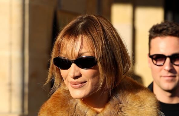 Bela Hadid u odevnoj kombinaciji u kojoj svaka žena i izgleda i oseća se sjajno: Apsolutno nikada ne izlazi iz mode Bela Hadid u odevnoj kombinaciji u kojoj svaka žena i izgleda i oseća se sjajno: Apsolutno nikada ne izlazi iz mode