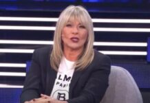 Brzo je prebojela njegovu smrt!! SUZANA JOVANOVIĆ uhvaćena u ZAGRLJAJU našeg popularnog pjevača!!! Brzo je prebojela njegovu smrt!! SUZANA JOVANOVIĆ uhvaćena u ZAGRLJAJU našeg popularnog pjevača!!!