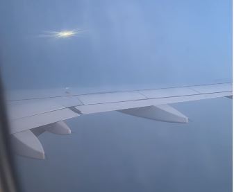 Denis je leteo avionom, kada je primetio blješteću kuglu koja se približava: Jeziv prizor koji je snimio zaledio je sve Denis je leteo avionom, kada je primetio blješteću kuglu koja se približava: Jeziv prizor koji je snimio zaledio je sve