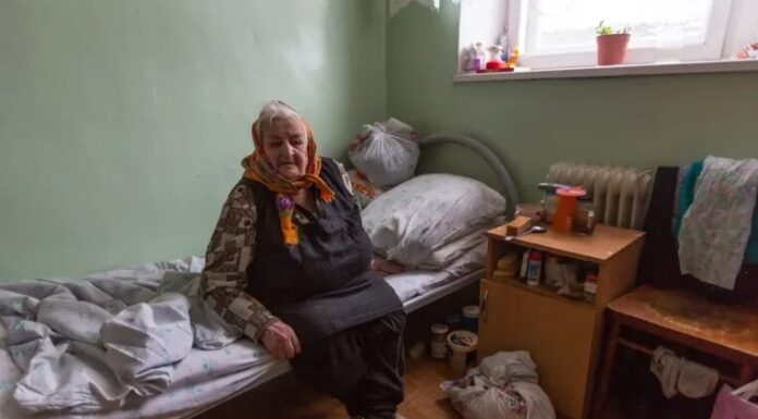 Do smrti je gledala u vrata i čekala sina da je posjeti u bolnici: Priča iz sobe broj 6 rasplakala i doktore Do smrti je gledala u vrata i čekala sina da je posjeti u bolnici: Priča iz sobe broj 6 rasplakala i doktore