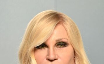 Donatela Versače se taman sredila od operacija, a sada ponovo srozala ono što je jedva napravila: Svet gleda u njeno lice i ne veruje Donatela Versače se taman sredila od operacija, a sada ponovo srozala ono što je jedva napravila: Svet gleda u njeno lice i ne veruje