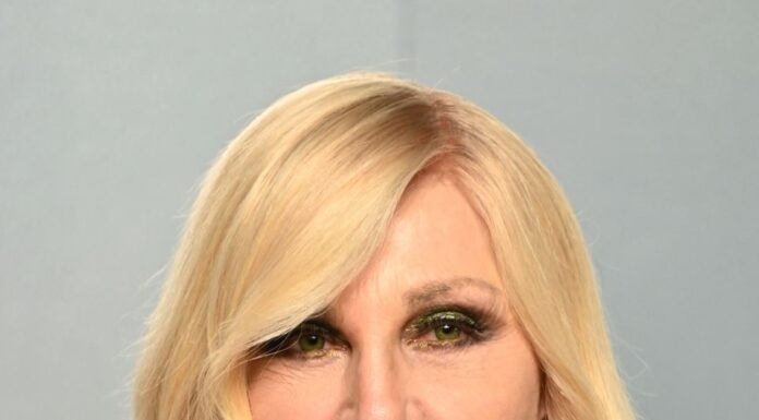 Donatela Versače se taman sredila od operacija, a sada ponovo srozala ono što je jedva napravila: Svet gleda u njeno lice i ne veruje Donatela Versače se taman sredila od operacija, a sada ponovo srozala ono što je jedva napravila: Svet gleda u njeno lice i ne veruje