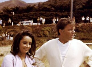 Elizabet Tejlor je 5 puta lomila kičmu, a onda je zakasnila na sopstvenu sahranu: Kad je pogrebnik pročitao njene poslednje reči – nastao je muk Elizabet Tejlor je 5 puta lomila kičmu, a onda je zakasnila na sopstvenu sahranu: Kad je pogrebnik pročitao njene poslednje reči - nastao je muk