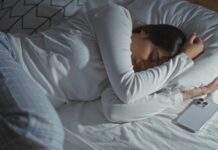 Evo kakve posledice po ceo organizam ima spavanje pored mobilnog: Nema veze sa zračenjem, nego nečim sasvim drugim Evo kakve posledice po ceo organizam ima spavanje pored mobilnog: Nema veze sa zračenjem, nego nečim sasvim drugim