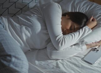 Evo kakve posledice po ceo organizam ima spavanje pored mobilnog: Nema veze sa zračenjem, nego nečim sasvim drugim Evo kakve posledice po ceo organizam ima spavanje pored mobilnog: Nema veze sa zračenjem, nego nečim sasvim drugim