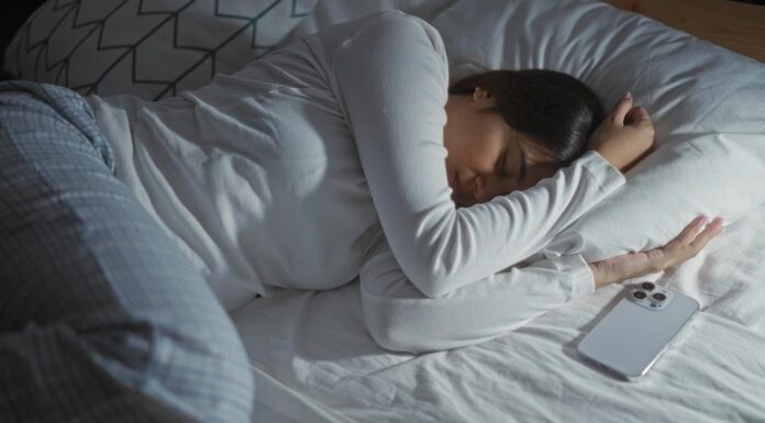 Evo kakve posledice po ceo organizam ima spavanje pored mobilnog: Nema veze sa zračenjem, nego nečim sasvim drugim Evo kakve posledice po ceo organizam ima spavanje pored mobilnog: Nema veze sa zračenjem, nego nečim sasvim drugim