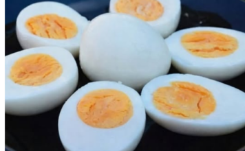 EVO KOLIKO JAJA SMIJETE POJESTI NA DNEVNOM NIVOU: Sve što ste mislili da znate pada u vodu, OVO je prava BROJKA EVO KOLIKO JAJA SMIJETE POJESTI NA DNEVNOM NIVOU: Sve što ste mislili da znate pada u vodu, OVO je prava BROJKA