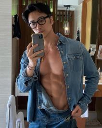 Evo šta radi čovek od 60 godina koji je našao tajnu večite mladosti: Izgleda 30 godina mlađe zbog 1 važne stvari Evo šta radi čovek od 60 godina koji je našao tajnu večite mladosti: Izgleda 30 godina mlađe zbog 1 važne stvari