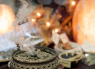 Evo zašto svaki čovek treba da okadi kuću i kako ispravno to da uradi: Veruje se da posebno u ovim momentima štiti ukućane od zlobe Evo zašto svaki čovek treba da okadi kuću i kako ispravno to da uradi: Veruje se da posebno u ovim momentima štiti ukućane od zlobe