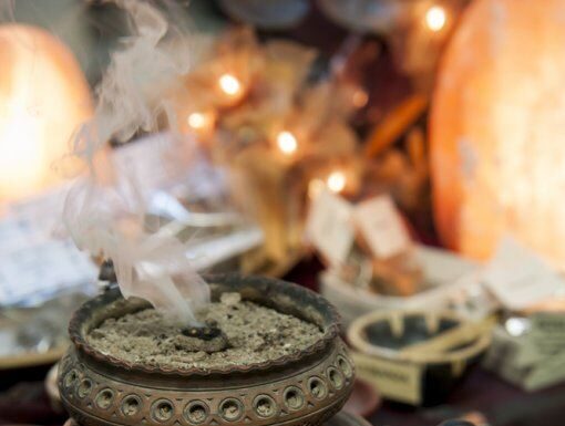 Evo zašto svaki čovek treba da okadi kuću i kako ispravno to da uradi: Veruje se da posebno u ovim momentima štiti ukućane od zlobe Evo zašto svaki čovek treba da okadi kuću i kako ispravno to da uradi: Veruje se da posebno u ovim momentima štiti ukućane od zlobe