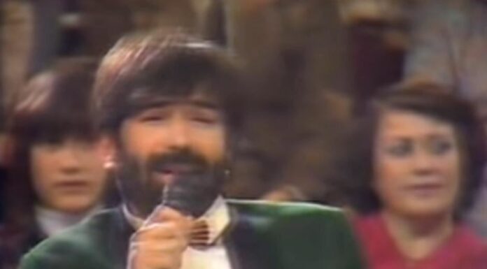 Evrovizija ga je proslavila, a do uspeha prešao trnovit put: Na vrhuncu slave se povukao iz razloga zbog kog su mu mnogi Jugosloveni skidali kapu Evrovizija ga je proslavila, a do uspeha prešao trnovit put: Na vrhuncu slave se povukao iz razloga zbog kog su mu mnogi Jugosloveni skidali kapu