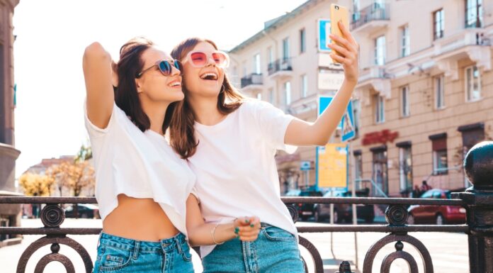 FOMO: Zašto je toliko teško ostati van svega FOMO: Zašto je toliko teško ostati van svega