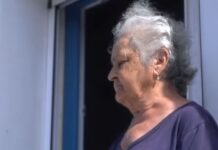 Irina je jedina stanovnica ostrva usred Egejskog mora: Živi okružena životinjama bez igde ikog, njen život je zaista neverovatan Irina je jedina stanovnica ostrva usred Egejskog mora: Živi okružena životinjama bez igde ikog, njen život je zaista neverovatan