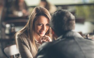 Izašla sam u restoran sa 34-godišnjim muškarcem i zanemela od šoka: Poveo je majku sa sobom, a razlog je neverovatan Izašla sam u restoran sa 34-godišnjim muškarcem i zanemela od šoka: Poveo je majku sa sobom, a razlog je neverovatan