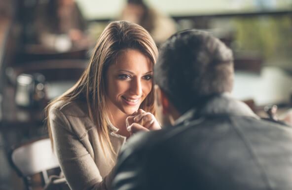 Izašla sam u restoran sa 34-godišnjim muškarcem i zanemela od šoka: Poveo je majku sa sobom, a razlog je neverovatan Izašla sam u restoran sa 34-godišnjim muškarcem i zanemela od šoka: Poveo je majku sa sobom, a razlog je neverovatan