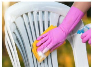 Kako najlakše očistiti bele plastične stolice? Trikovi uz koje će se blistati kao da su sada stigle iz fabrike Kako najlakše očistiti bele plastične stolice? Trikovi uz koje će se blistati kao da su sada stigle iz fabrike