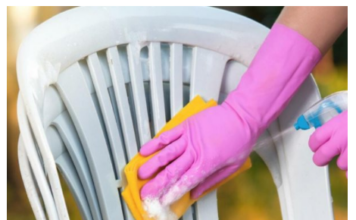 Kako najlakše očistiti bele plastične stolice? Trikovi uz koje će se blistati kao da su sada stigle iz fabrike Kako najlakše očistiti bele plastične stolice? Trikovi uz koje će se blistati kao da su sada stigle iz fabrike