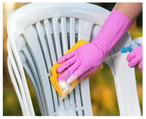 Kako najlakše očistiti bele plastične stolice? Trikovi uz koje će se blistati kao da su sada stigle iz fabrike Kako najlakše očistiti bele plastične stolice? Trikovi uz koje će se blistati kao da su sada stigle iz fabrike