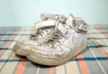 Kako očistiti patike, a ne prati ih u veš-mašini: Potrebna su 2 sastojka i blistaće Kako očistiti patike, a ne prati ih u veš-mašini: Potrebna su 2 sastojka i blistaće