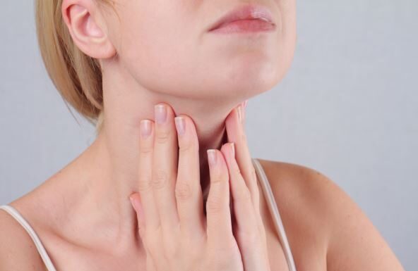 Kako parfem uništava štitnu žlezdu: “Nanosite ga samo na ova 3 mesta” savet je doktora Kako parfem uništava štitnu žlezdu: "Nanosite ga samo na ova 3 mesta" savet je doktora