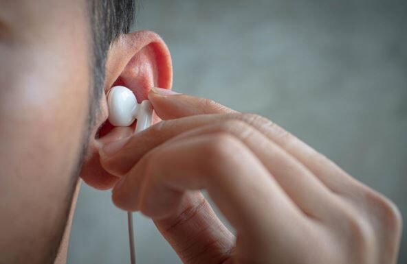 Kako se pravilno čiste slušalice za uši: Ozbiljni zdravstveni problemi nastaju ako ovo ne radite Kako se pravilno čiste slušalice za uši: Ozbiljni zdravstveni problemi nastaju ako ovo ne radite