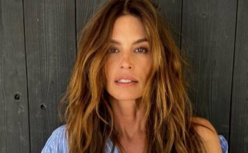 Kako započinje dan Sindi Kraford: jutarnja rutina koja joj pomaže da i u šestoj deceniji izgleda blistavo i vitalno Kako započinje dan Sindi Kraford: jutarnja rutina koja joj pomaže da i u šestoj deceniji izgleda blistavo i vitalno