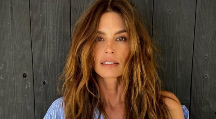 Kako započinje dan Sindi Kraford: jutarnja rutina koja joj pomaže da i u šestoj deceniji izgleda blistavo i vitalno Kako započinje dan Sindi Kraford: jutarnja rutina koja joj pomaže da i u šestoj deceniji izgleda blistavo i vitalno