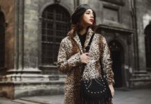 Kaput koji je čista elegancija: Svaka žena treba da poseduje ovaj klasični odraz luksuza Kaput koji je čista elegancija: Svaka žena treba da poseduje ovaj klasični odraz luksuza