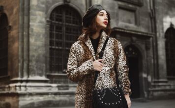 Kaput koji je čista elegancija: Svaka žena treba da poseduje ovaj klasični odraz luksuza Kaput koji je čista elegancija: Svaka žena treba da poseduje ovaj klasični odraz luksuza