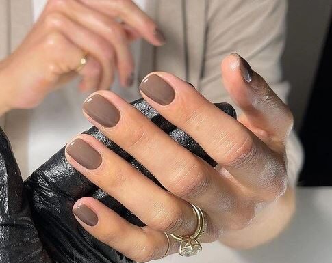 Kašmir nokti – za dame koje vole elegantan i klasičan manikir: Tražen je u salonima, a ruke izgledaju izuzetno uredno Kašmir nokti – za dame koje vole elegantan i klasičan manikir: Tražen je u salonima, a ruke izgledaju izuzetno uredno