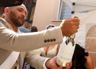 Ko je bio poginuli brat Darka Lazića Dragan imao 80 nastupa godišnje, nije ga zanimala estrada, iza sebe ostavio 2 ćerke Ko je bio poginuli brat Darka Lazića Dragan imao 80 nastupa godišnje, nije ga zanimala estrada, iza sebe ostavio 2 ćerke