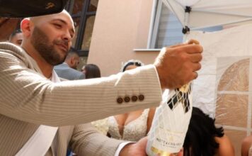 Ko je bio poginuli brat Darka Lazića Dragan imao 80 nastupa godišnje, nije ga zanimala estrada, iza sebe ostavio 2 ćerke Ko je bio poginuli brat Darka Lazića Dragan imao 80 nastupa godišnje, nije ga zanimala estrada, iza sebe ostavio 2 ćerke