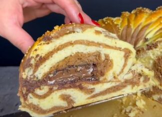 Krem rolada za Uskrs: Mekan i vazdušast kolač punjen čokoladom Krem rolada za Uskrs: Mekan i vazdušast kolač punjen čokoladom