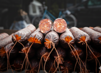 Kupila kobasicu, a kada je stigla kući otkrila nešto šokantno: “Da bude gore, nije se videlo spolja” Kupila kobasicu, a kada je stigla kući otkrila nešto šokantno: “Da bude gore, nije se videlo spolja”